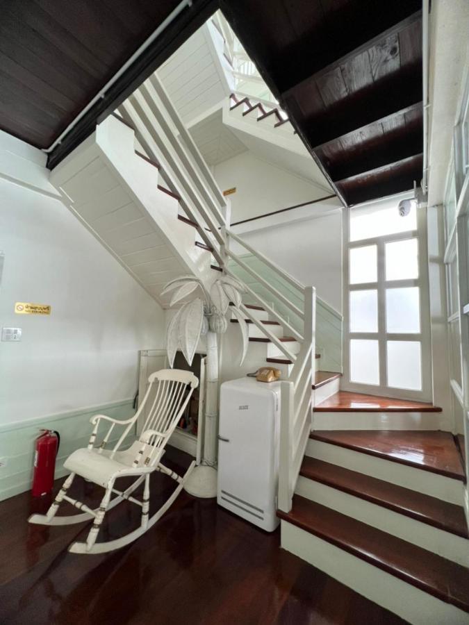 Roomquest Rim Praya Dinsor Road Bangkok Exterior foto
