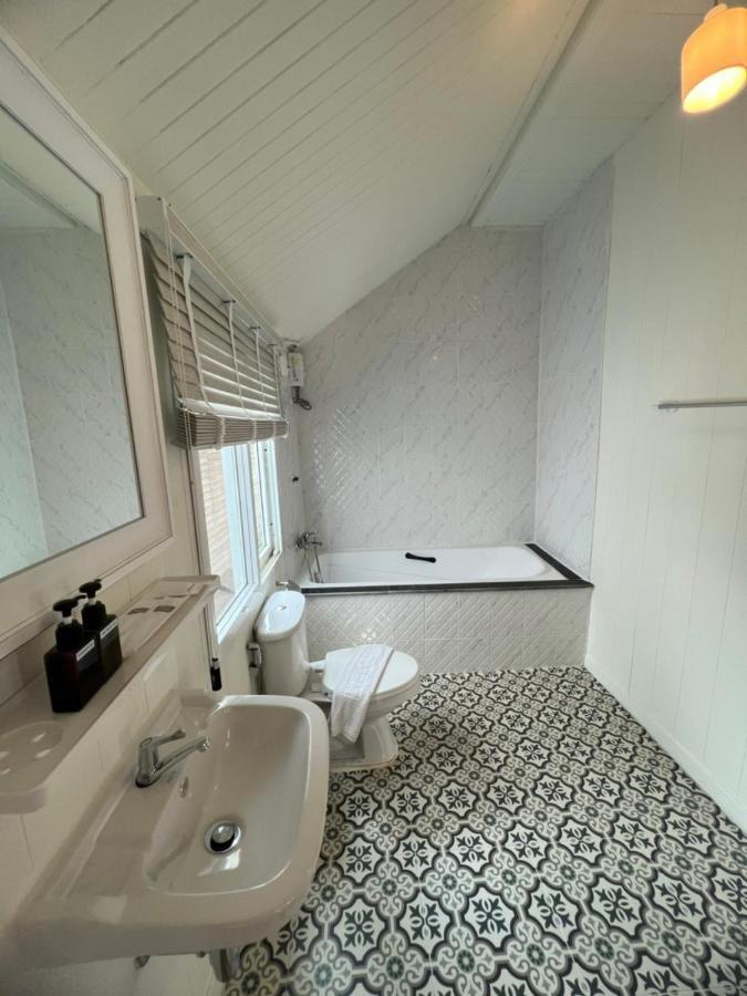 Roomquest Rim Praya Dinsor Road Bangkok Exterior foto