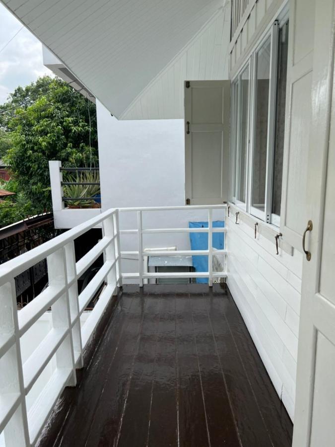Roomquest Rim Praya Dinsor Road Bangkok Exterior foto