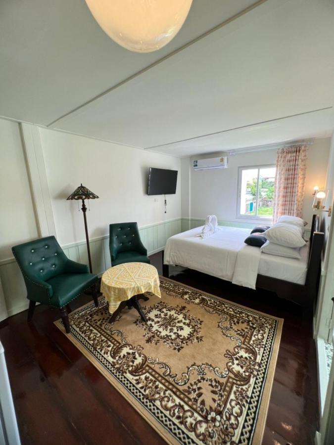 Roomquest Rim Praya Dinsor Road Bangkok Exterior foto
